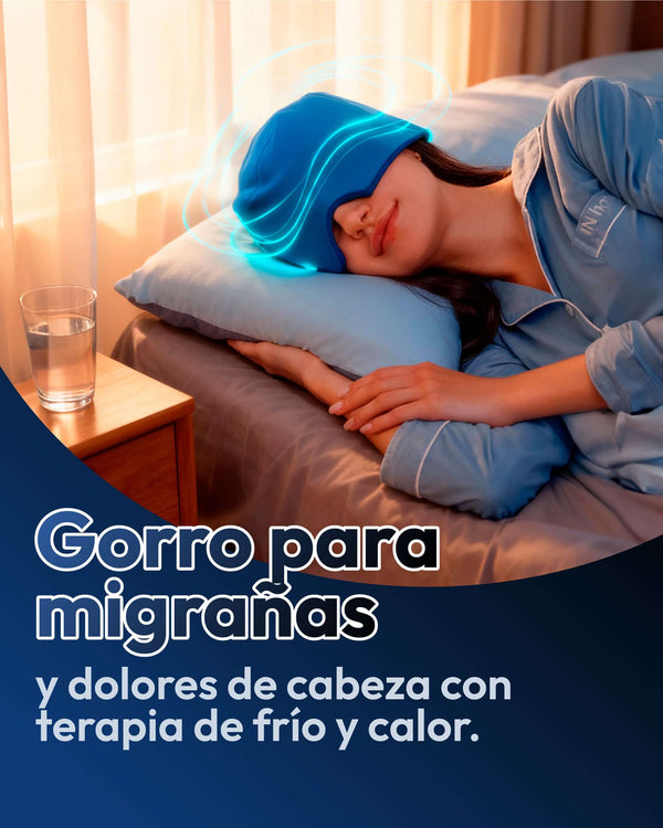 Mujer usando gorro antimigraña terapia fría calor para aliviar migrañas y dolores de cabeza en la cama.